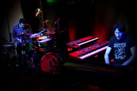 Antony Soler à la batterie et Sébastien Lalisse aux claviers